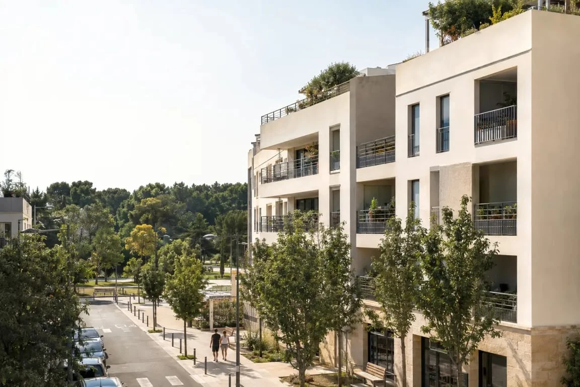 Quartier Estanove Montpellier vu en ambiance résidentielle avec verdure et commerces de proximité